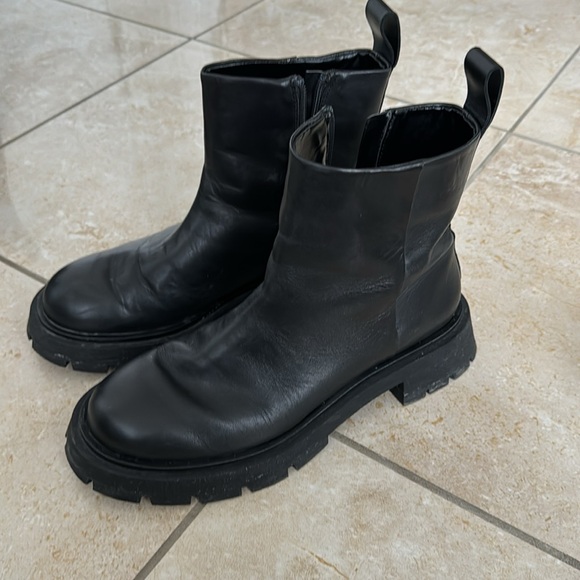 Synthetic leather boots - Picture 2 of 3